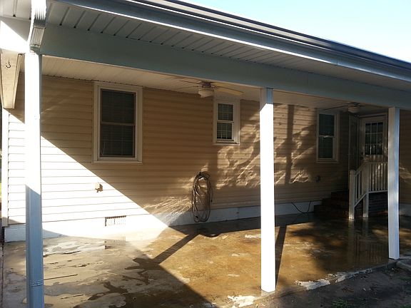 3rd image of 200 Dumont Ave