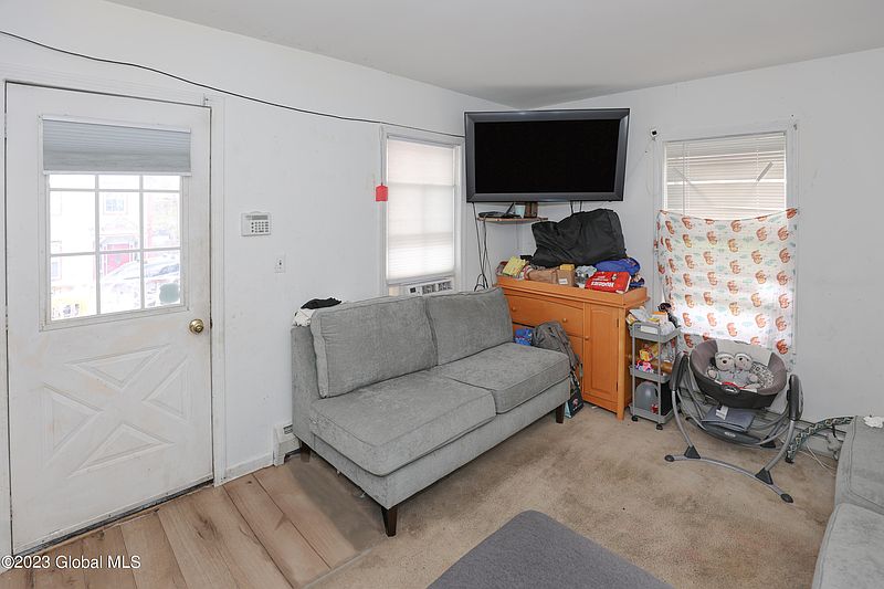 4th image of 42 Westerlo Street