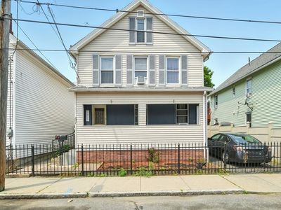 47 N Summer St, Holyoke, MA, 01040