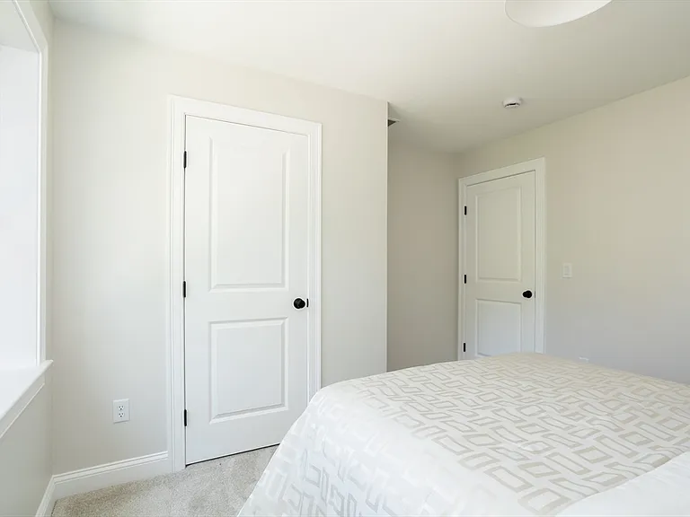 65 Great Neck Rd — Photo 30