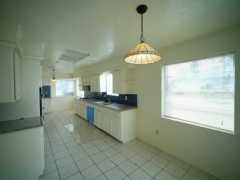 12618 Bexley Dr — Photo 9