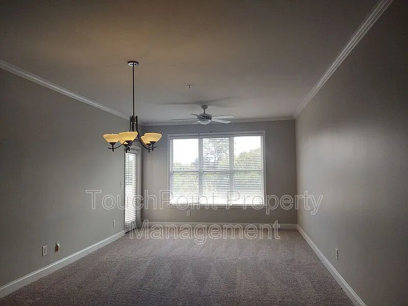 3 bed, 2.0 bath, 1410 sqft, $1,950 — Photo 4