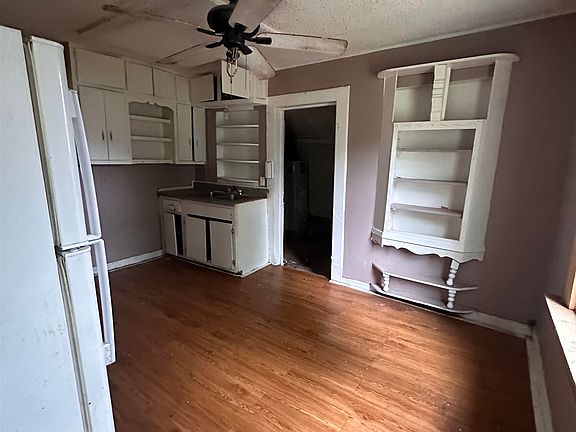 5th image of 1310 S Everett Ave