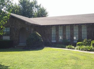 1338 Belle Air Pl, Carthage, MO 64836