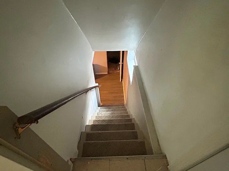 565 Kelso Rd — Photo 2