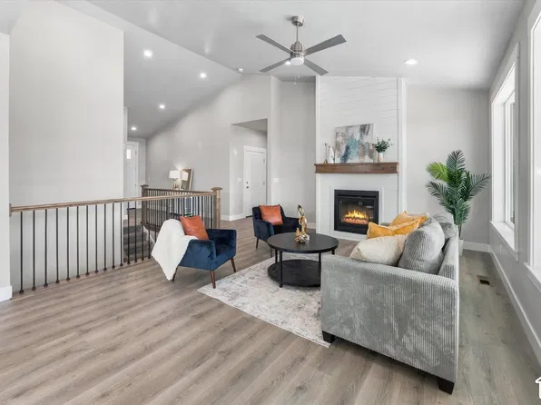 936 E 410 N, Hyde Park, UT 84318
