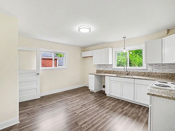 4th image of 1093 W Maple Ave