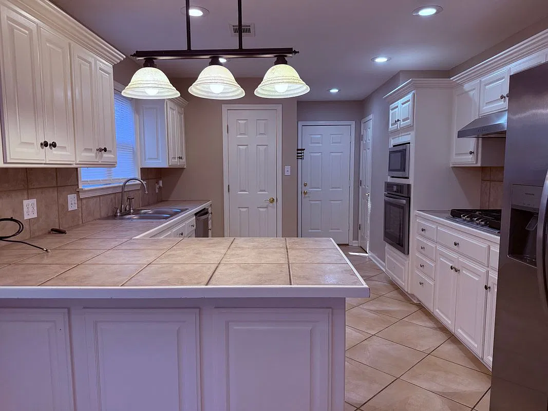 4 bed, 3.0 bath, 2398 sqft, $2,500 — Photo 3