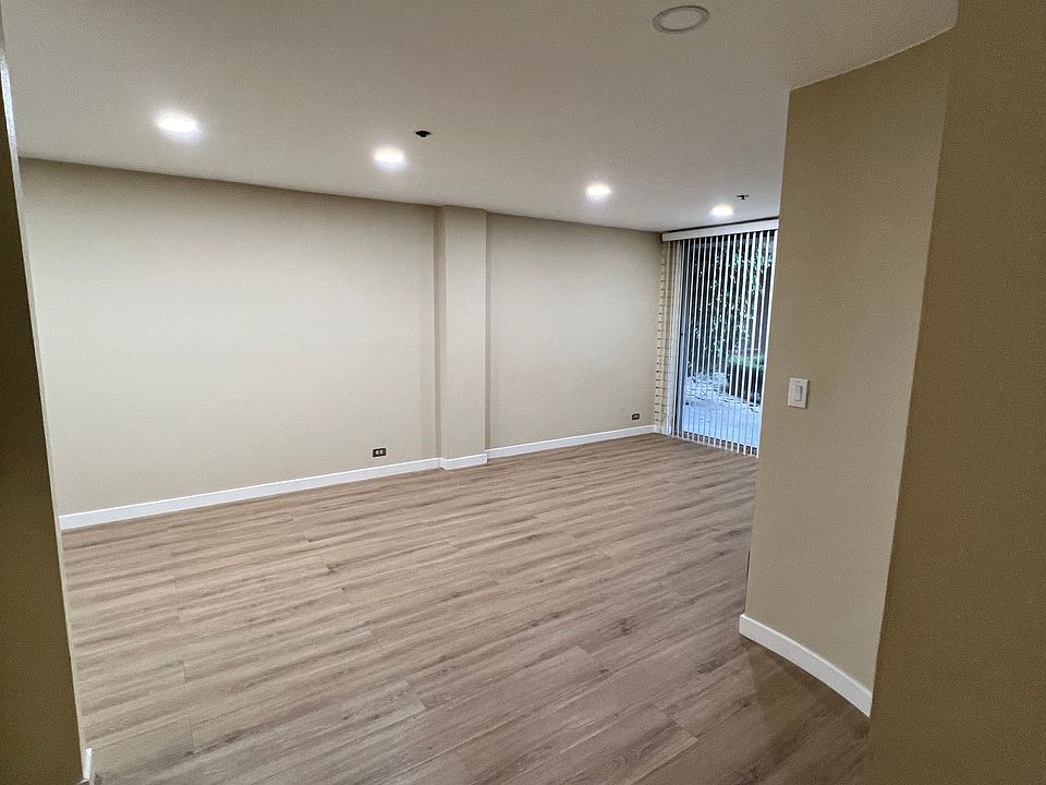 Living Room / Dining Area