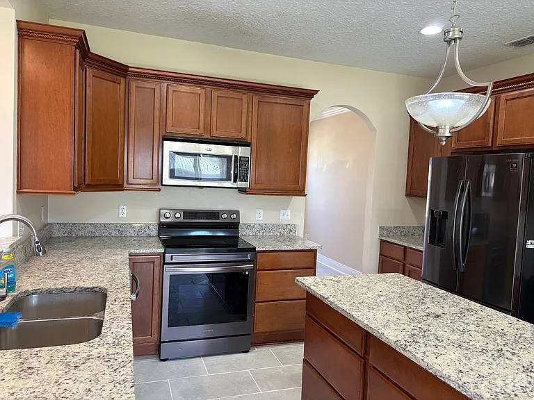 438 Palm Dr — Photo 7