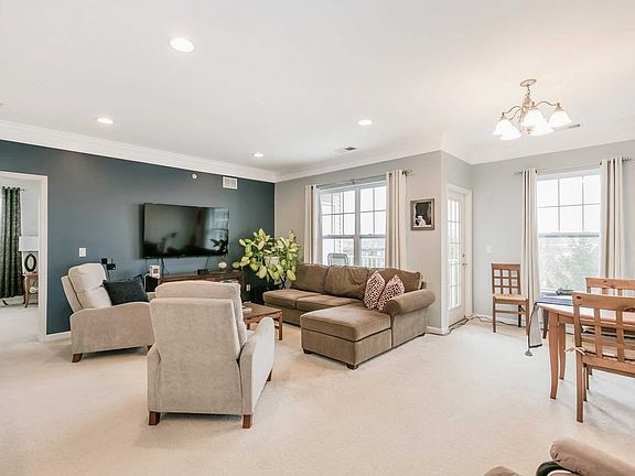 2nd image of 935 Kirkland Ct