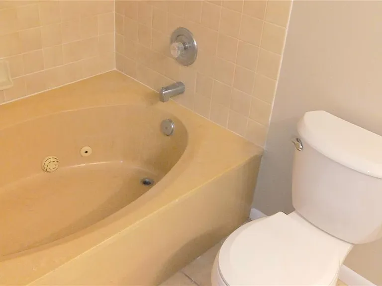 3841 Victoria Dr #14D — Photo 18