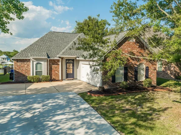 12258 River Highlands Dr, Saint Amant, LA 70774