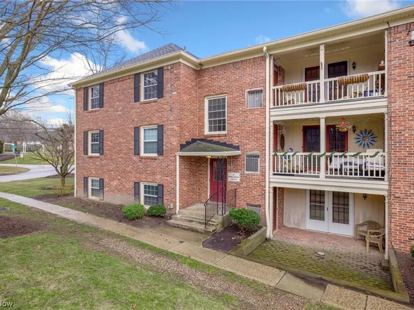 47 Berkshire Ct APT 1A, Akron, OH 44313