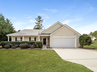 16 Lakemoore Ct, Douglasville, GA