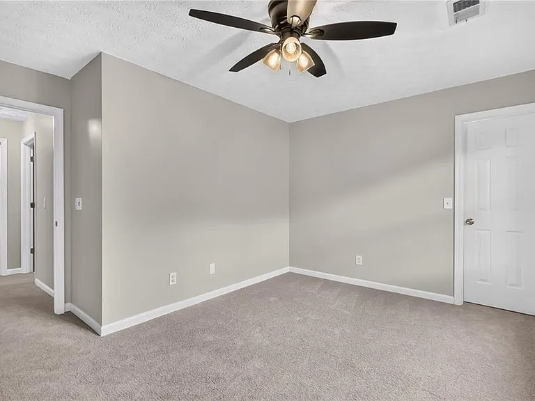 4554 Darrowby Dr — Photo 29
