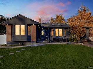 35 Crossway Dr, Deer Park, NY 11729