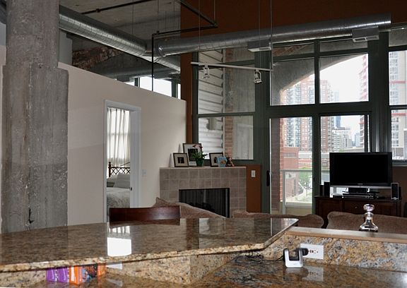 4th image of 2001 S Calumet Ave APT 402