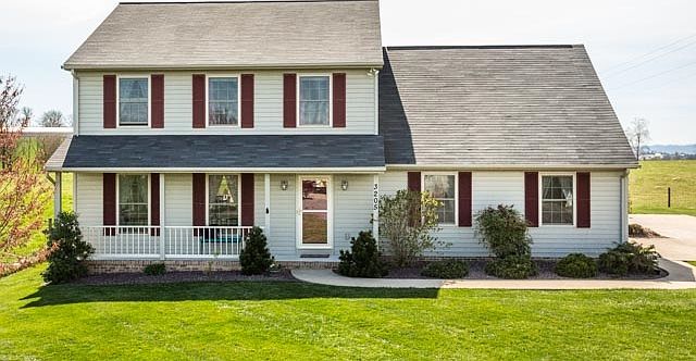 1st image of 3205 White Oak Dr
