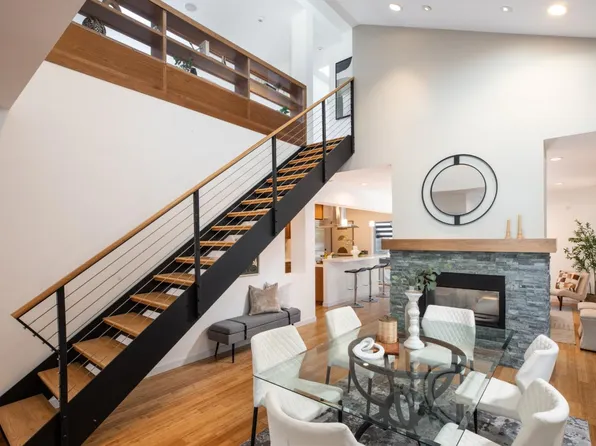 2161 Valparaiso Ave, Menlo Park, CA 94025