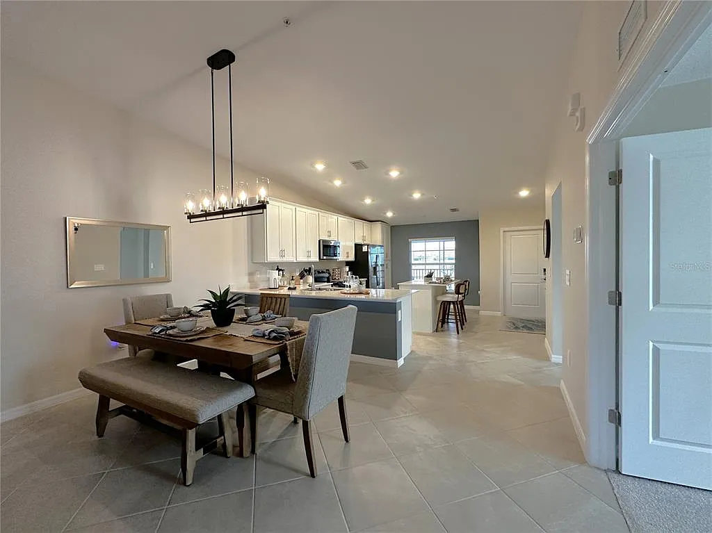 2 bed, 2.0 bath, 1569 sqft, $6,000 — Photo 4