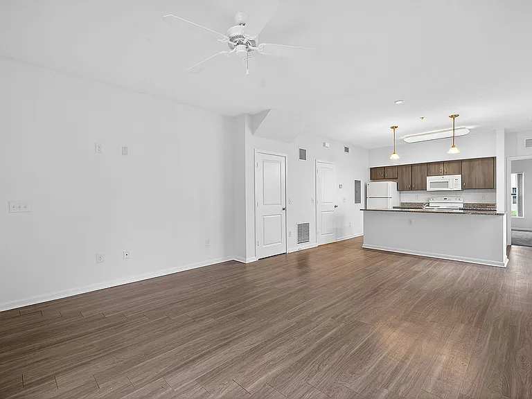 Mirage Bay Apartments — Photo 7