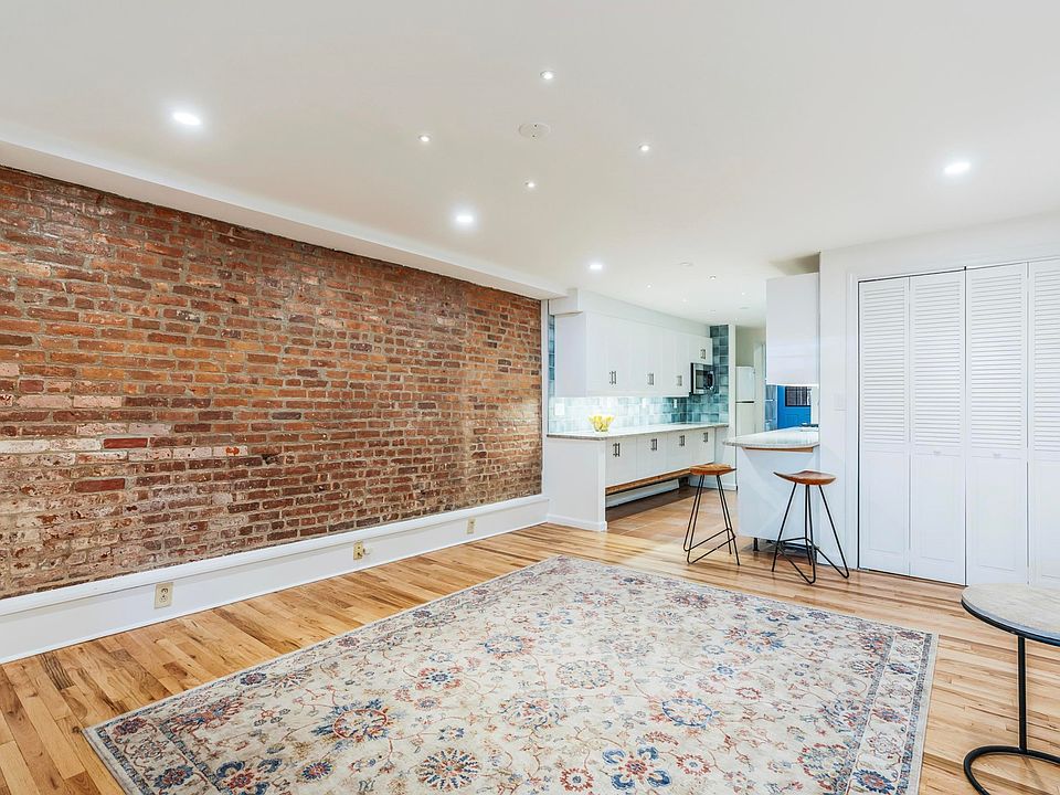 1st image of 209.5 4th St #1