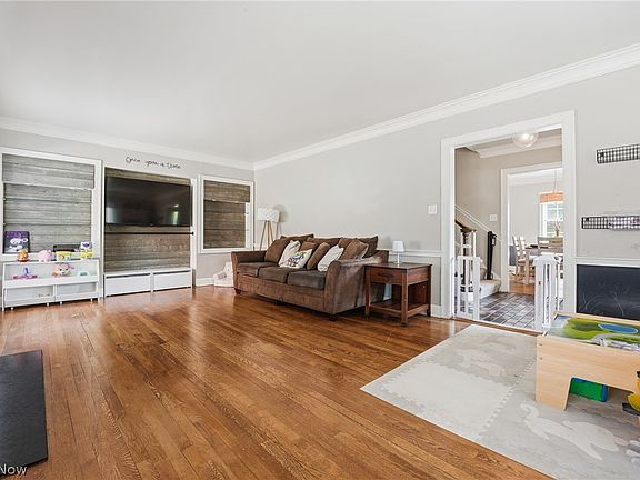 3rd image of 105 Ridgewood Dr