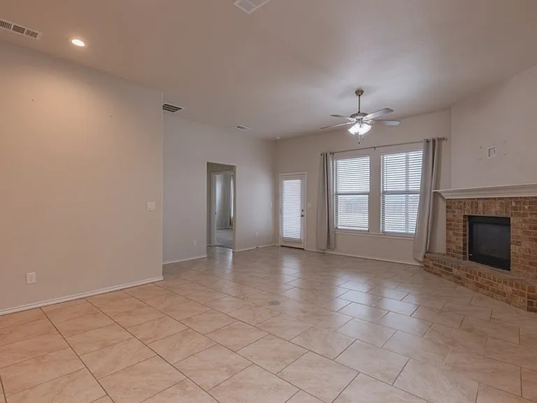 6706 Yellow Rose Ct — Photo 5
