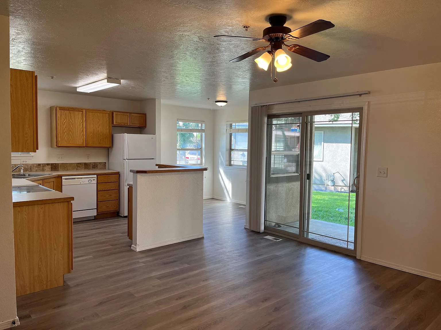 3 bed, 1200 sqft, $1,495 — Photo 2