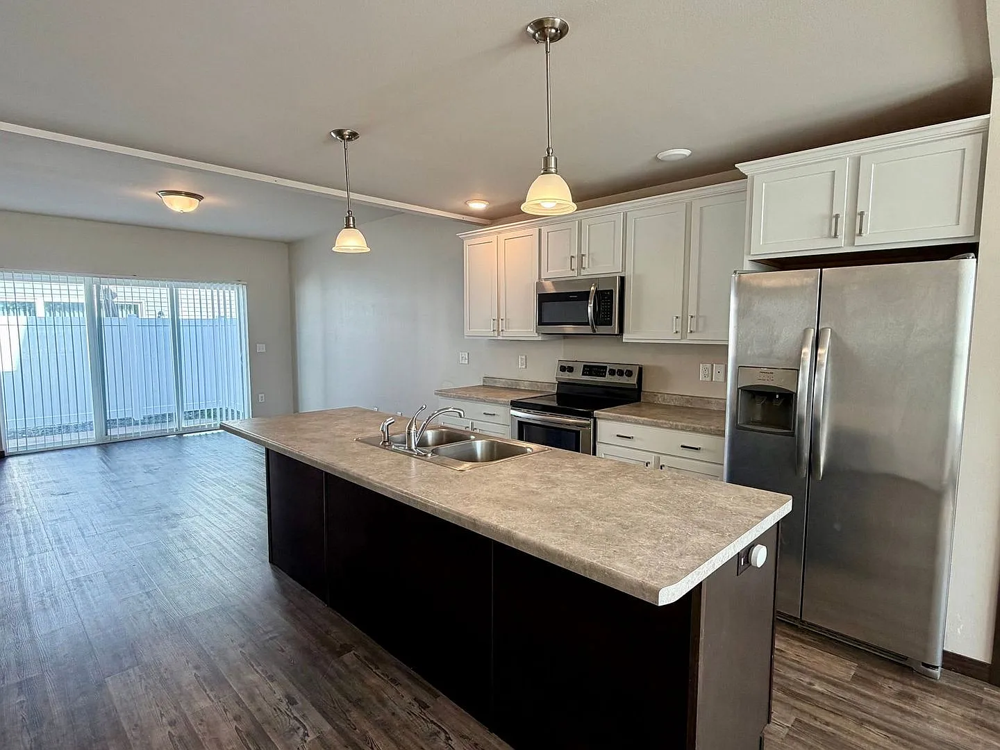 1114-1116 W Thomas St — Photo 3