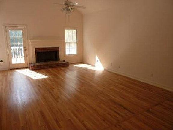 3rd image of 122 Mountain Brooke Dr
