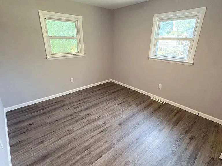 1004 N Dixie Hwy — Photo 9