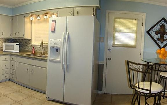 4th image of 1332 S Stacy Ave