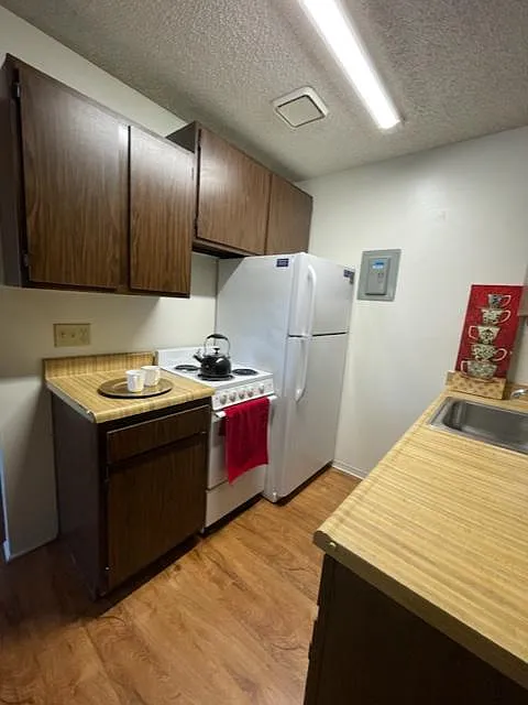 1315 D St #8