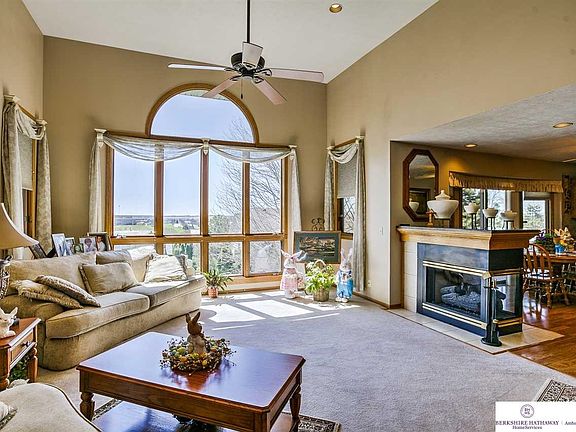 5th image of 4709 Bernadette Ave