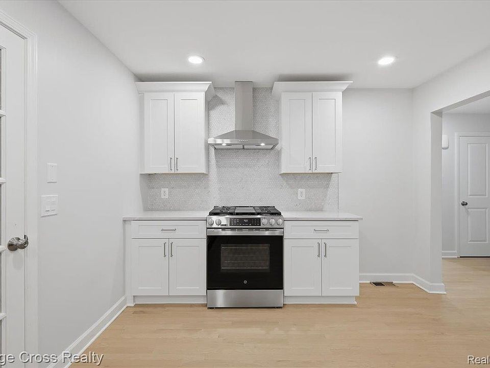 1790 Humphrey Ave, photo 8