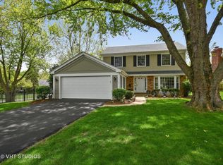520 Bayberry Ln, Naperville, IL 60563