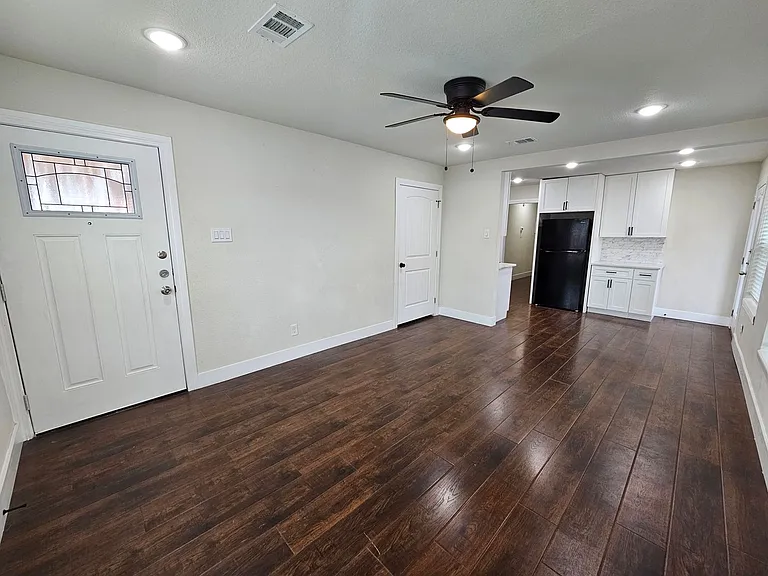 213 N Hampton Rd — Photo 5