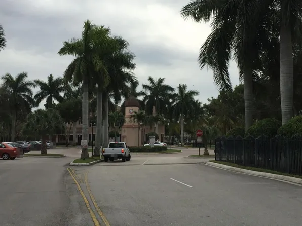 110 Belmont Ln, Pompano Beach, FL 33068