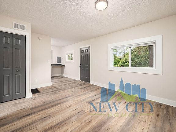 4th image of 461 Holton Ave