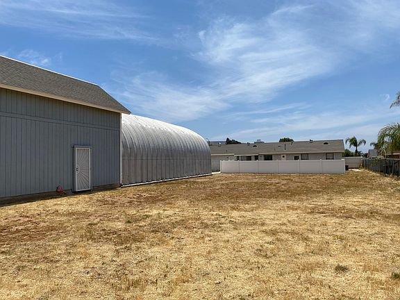 Empty space available for appropriate use