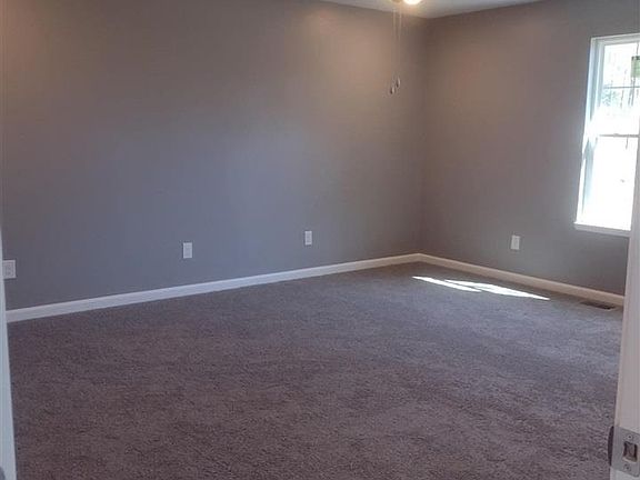 5th image of 557 Roy Rd