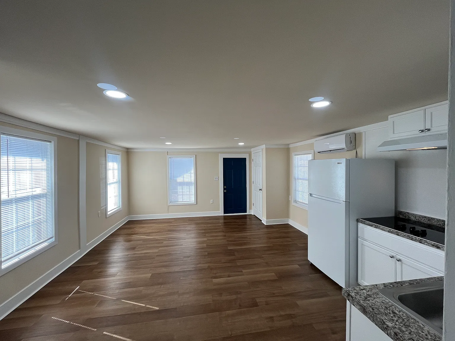 709 N Grant Ave W — Photo 2