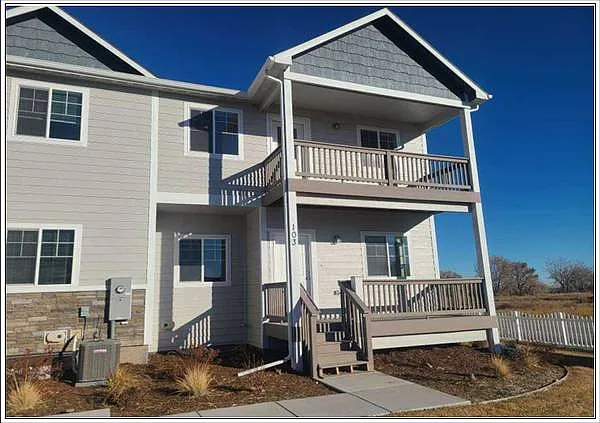 4 bed, 2.5 bath, 2196 sqft, $2,500 — Photo 1