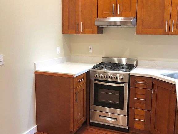 4th image of 2265 Mission St APT 8