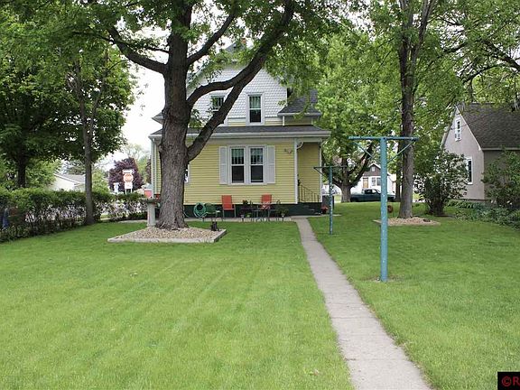 3rd image of 927 N Broadway St