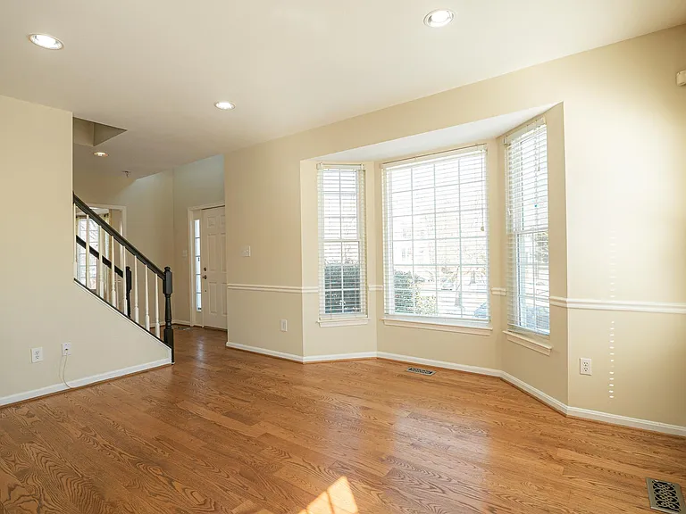 7036 Kings Manor Dr — Photo 3