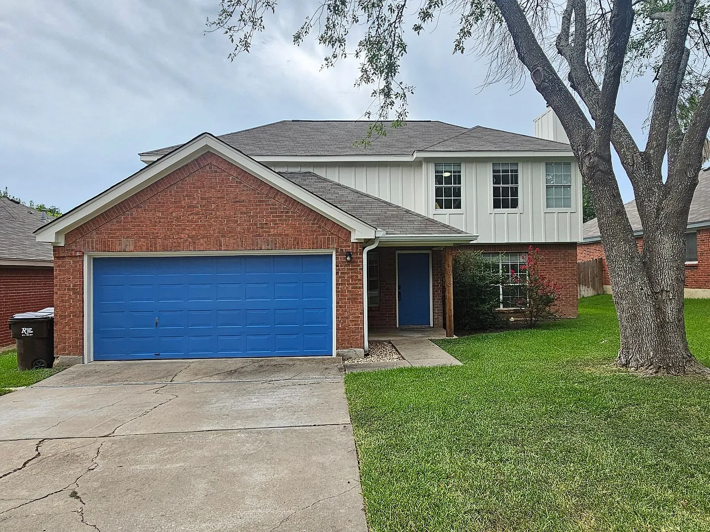 Welcome Home to This 4 Bed / 2.5 Bath Home in Round Rock — Photo 2