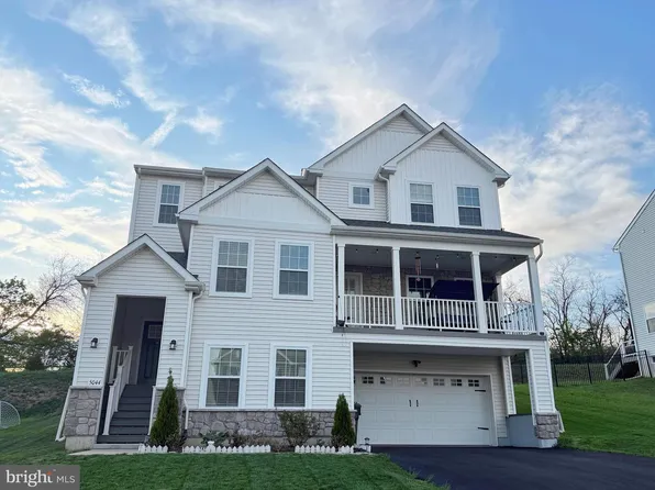 5044 Bellflower Dr, Schnecksville, PA 18078